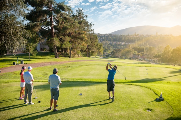 reddit-golf-content-of-the-week:-what-do-you-do-when-your-group-gets-too-competitive?