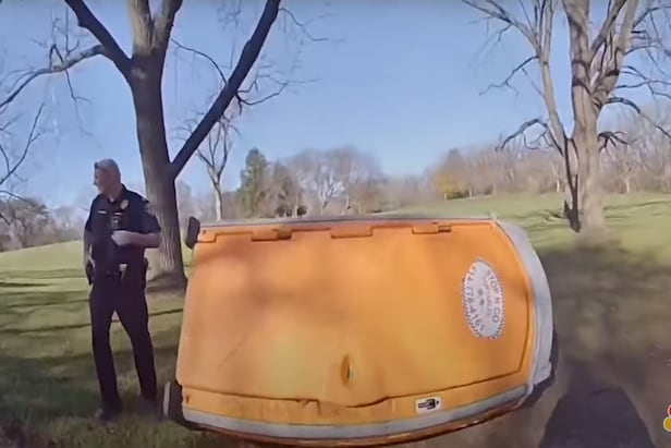 golfers-help-police-in-wild-chase-by-trapping-suspect-in-port-a-potty