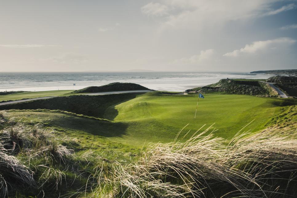 https://www.golfdigest.com/content/dam/images/golfdigest/fullset/2024/2/Ballybunion-golf-club-4-Ireland-Story.jpg