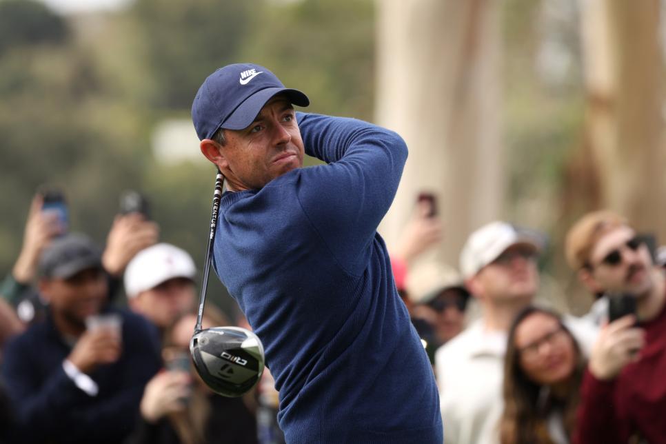 PACIFIC PALISADES, CALIFORNIA - FEBRUARY 18: Rory McIlroy of Northern Ireland plays his shot from the ninth tee during the final round of The Genesis Invitational at Riviera Country Club on February 18, 2024 in Pacific Palisades, California. (Photo by Harry How/Getty Images)
