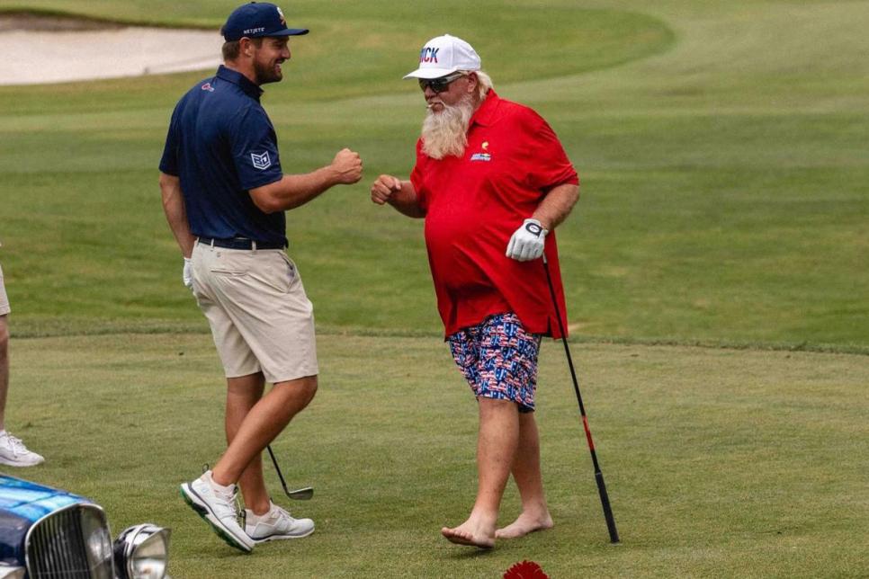 /content/dam/images/golfdigest/fullset/2024/4/brysonjd_barefoot_cig.jpg