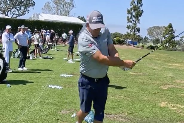 padraig-harrington tries-to-imitate-scottie-scheffler’s-footwork,-completely-whiffs