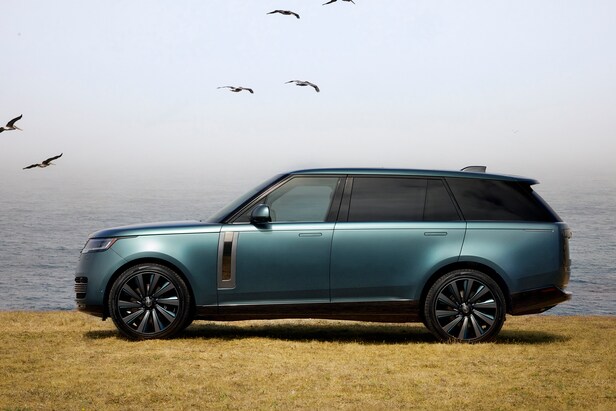 Range Rover’s new $370,000 SV Carmel Edition comes with two custom sets of Titleist golf clubs