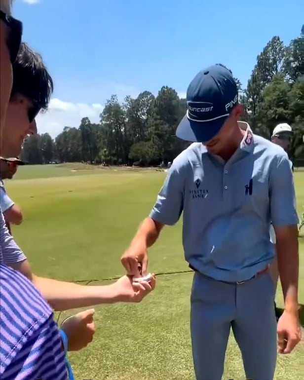 sam-bennett-might-be-the-new-golfer-of-the-people,-packing-zyns-from-random-fans-at-the-us.-open