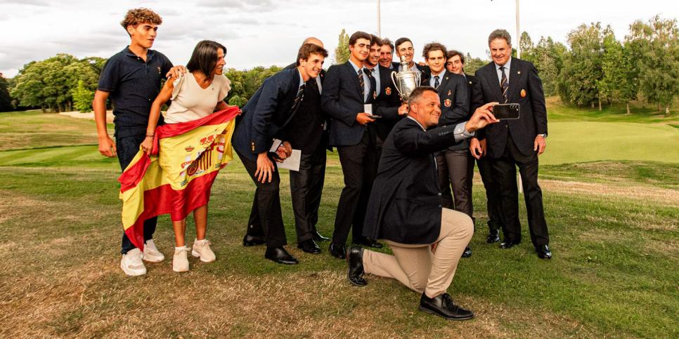 https://www.golfdigest.com/content/dam/images/golfdigest/fullset/2024/7/2023-spain-european-amateur-team-championship-selfie-eatc.jpg