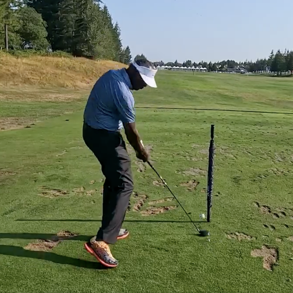 /content/dam/images/golfdigest/fullset/2024/8/vijay-singh-umbrella-drill.png