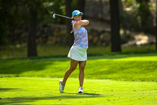 Six months pregnant, Alexandra Austin makes an ace to take early U.S. Women’s Mid-Am lead