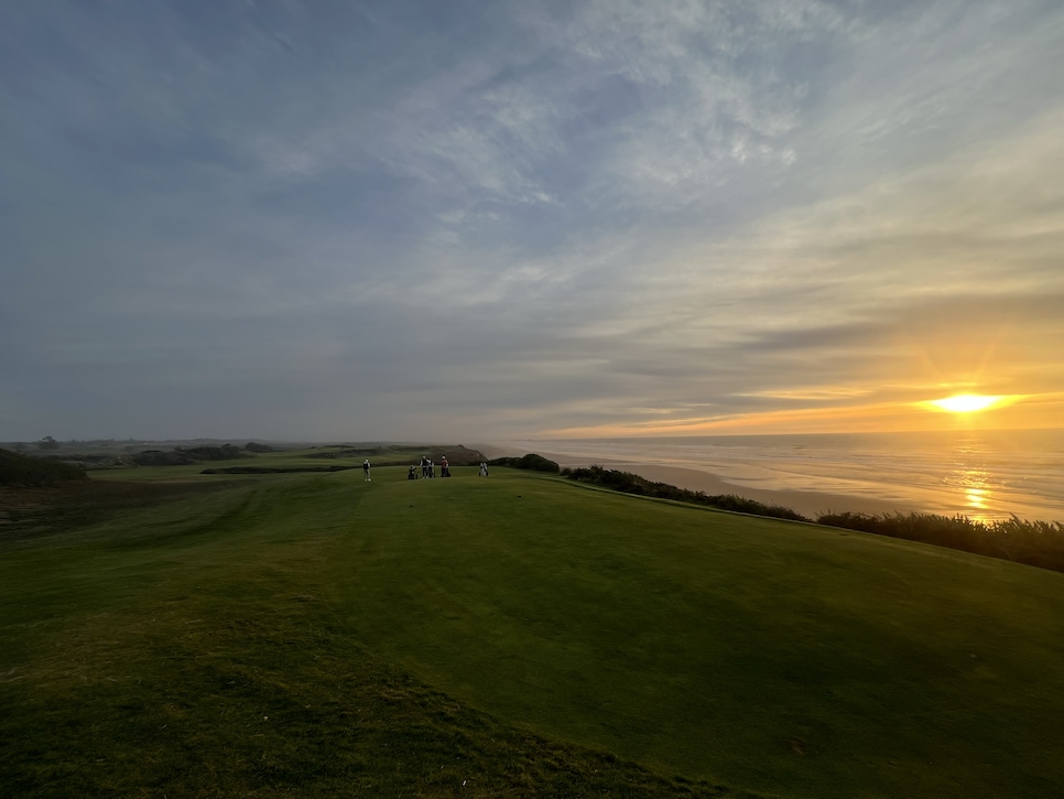 /content/dam/images/golfdigest/fullset/2024/bandon16pee.png