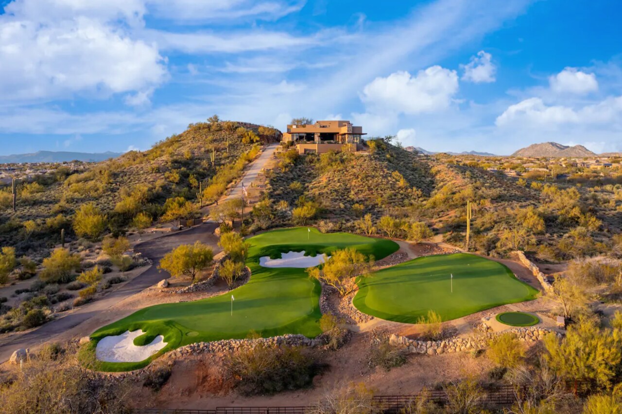 This Scottsdale Airbnb with a stunning backyard golf complex is ready to  host the greatest buddies trip of all time, This is the Loop