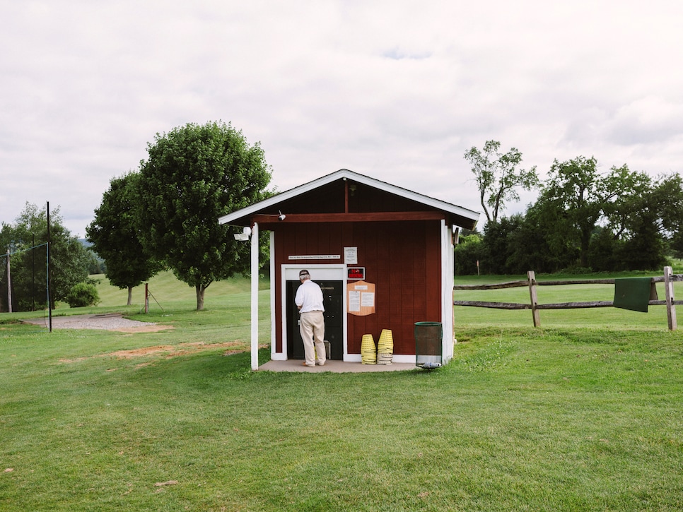 https://www.golfdigest.com/content/dam/images/golfdigest/fullset/2025/8/GD0925_FEAT_BESTGOLFTOWNS_24.jpg