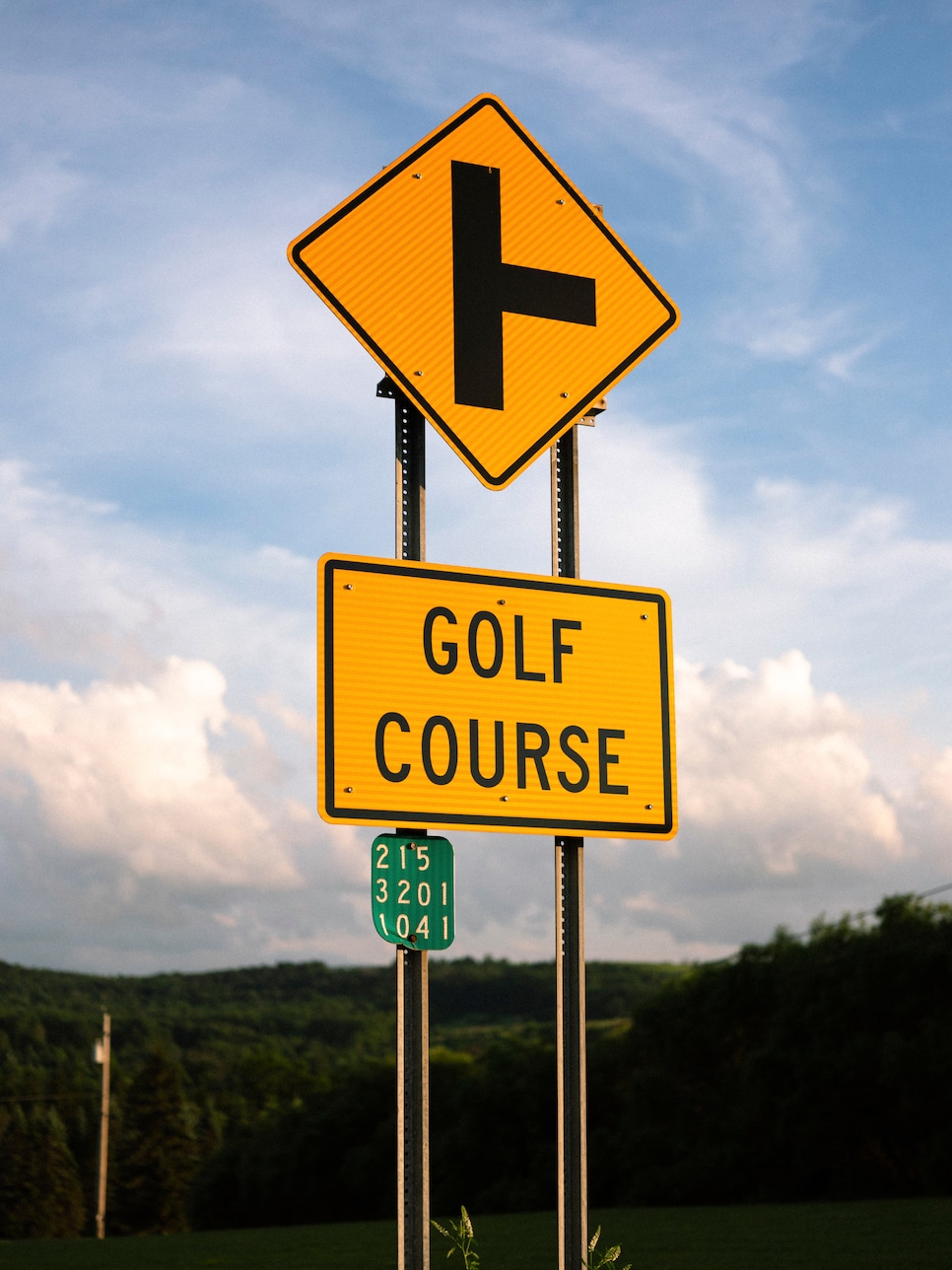 https://www.golfdigest.com/content/dam/images/golfdigest/fullset/2025/8/GD0925_FEAT_BESTGOLFTOWNS_27.jpg