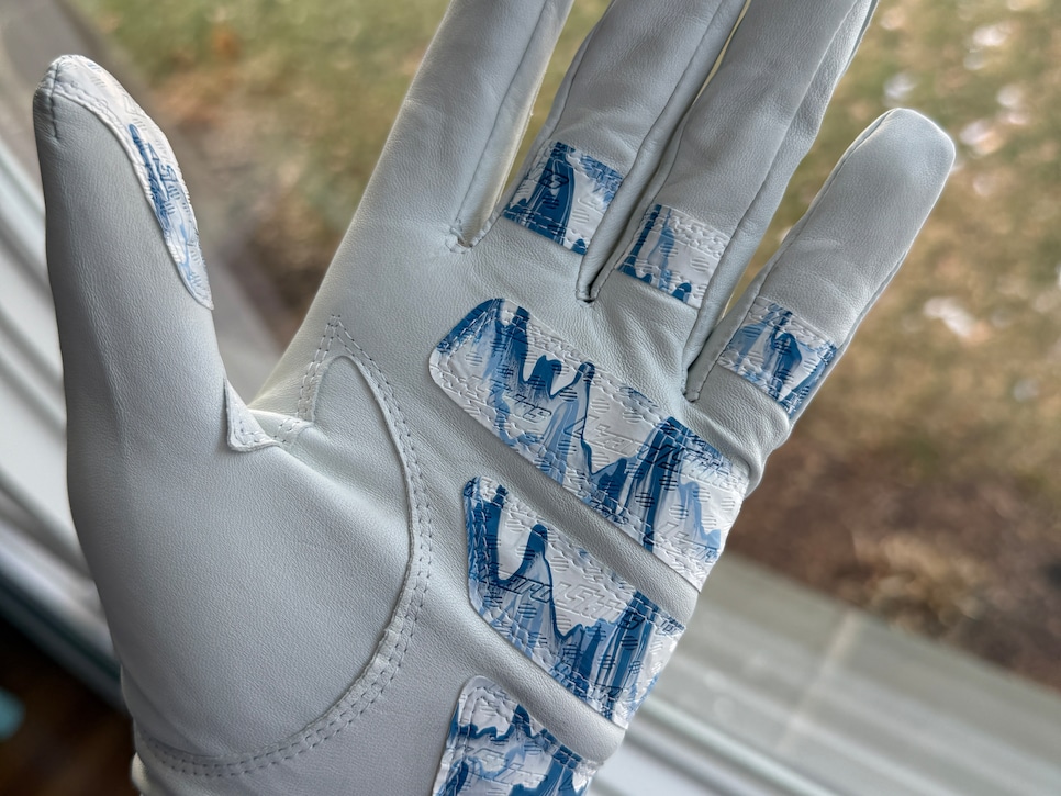 https://www.golfdigest.com/content/dam/images/golfdigest/fullset/2026/1/LKD_Marucci_golf_glove.JPG
