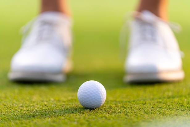 If your sneakers have thick midsoles, these 4 women’s golf shoes match that feel