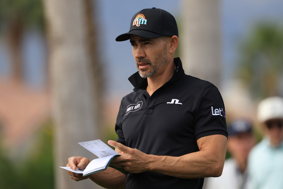 Camillo Villegas xem sổ ghi ch&uacute;