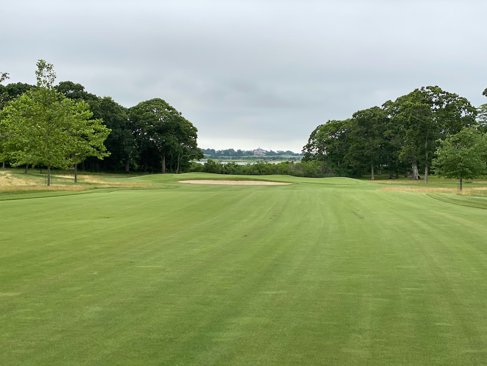 https://www.golfdigest.com/content/dam/images/golfdigest/fullset/2026/6/cow-neck-Hole5-2.jpg