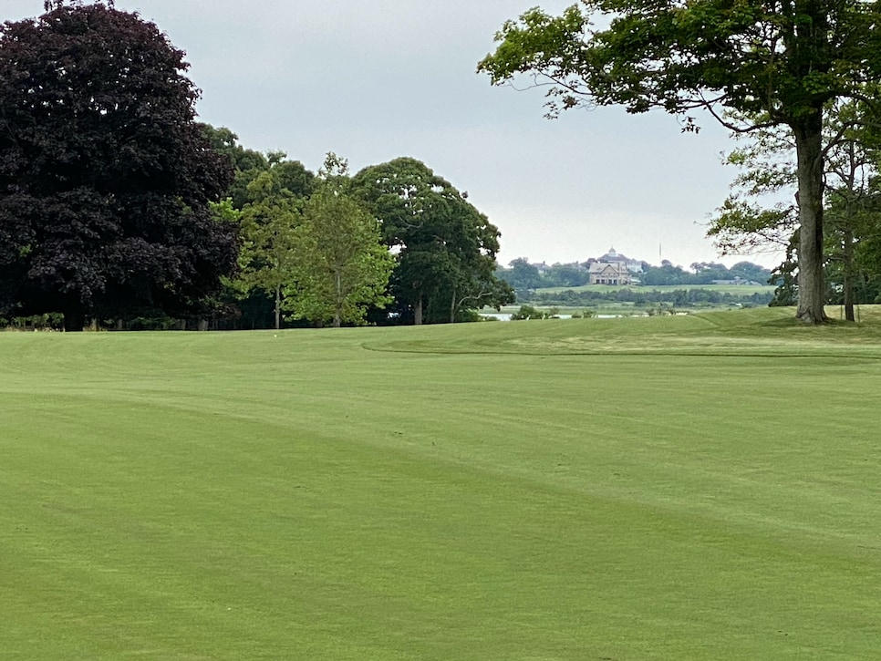https://www.golfdigest.com/content/dam/images/golfdigest/fullset/2026/6/cow-neck-Hole5.jpg
