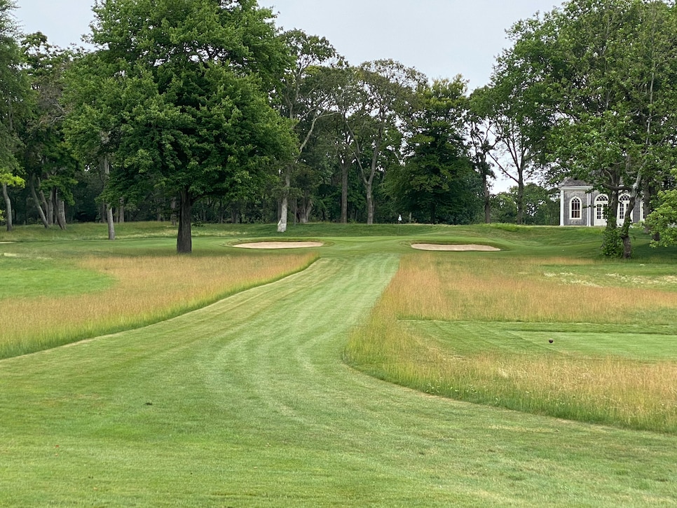 https://www.golfdigest.com/content/dam/images/golfdigest/fullset/2026/6/cow-neck-Hole6-1.jpg