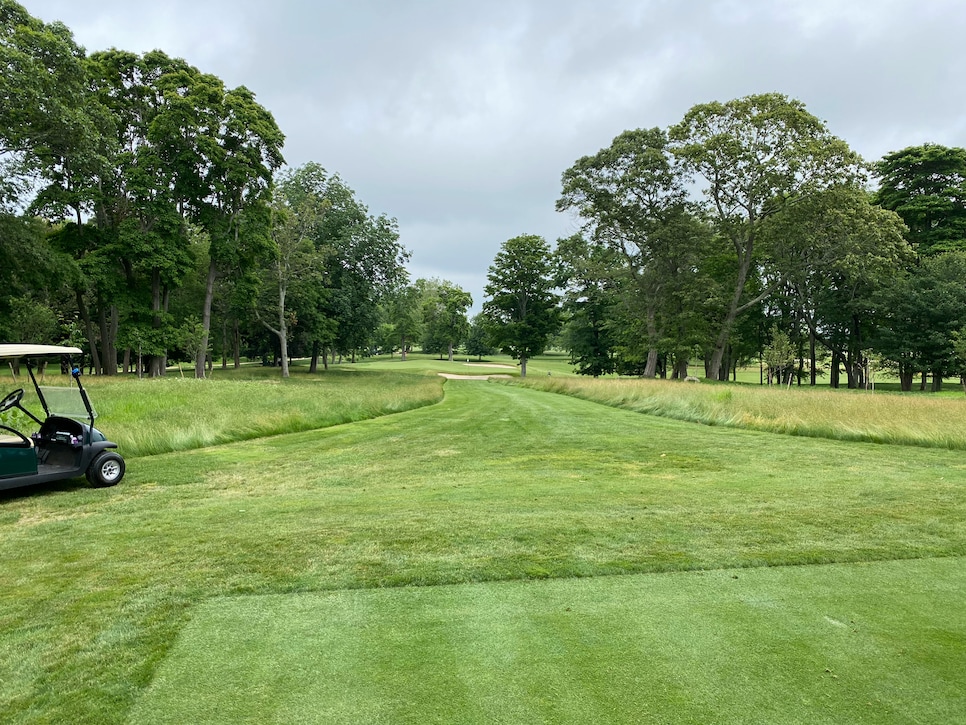 https://www.golfdigest.com/content/dam/images/golfdigest/fullset/2026/6/cow-neck-Hole9FromTee.jpg