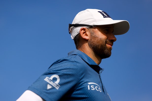 No shock here: Hockey-stick grip helps Canadian into contention in Bermuda