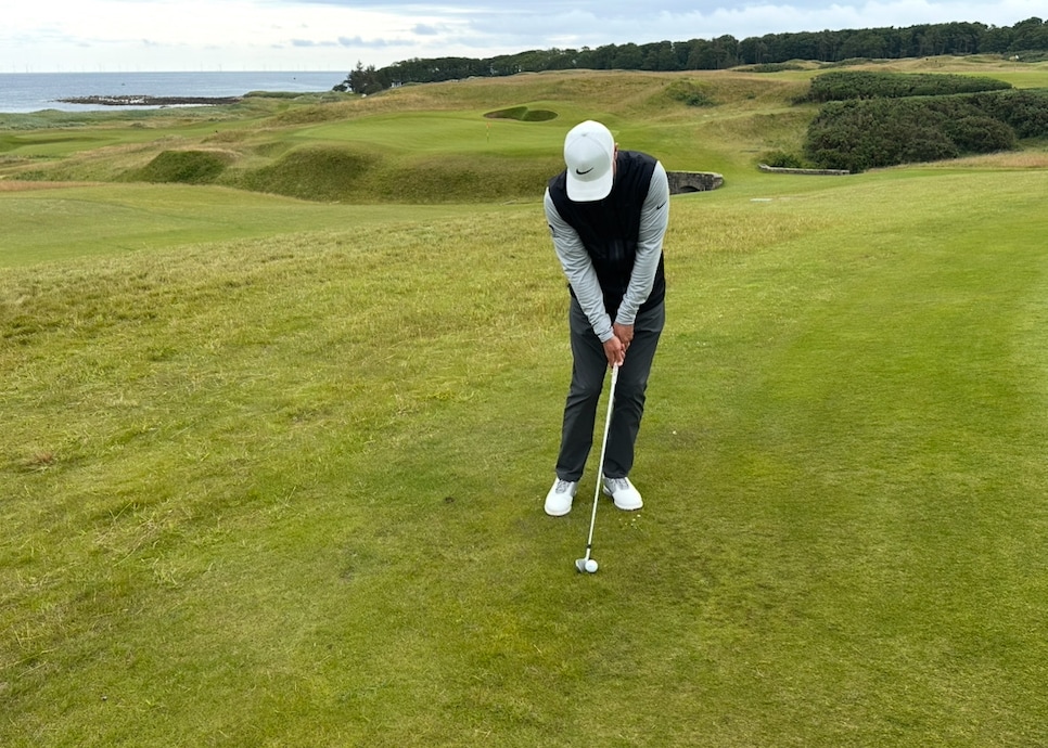 https://www.golfdigest.com/content/dam/images/golfdigest/fullset/bump and run jason guss.JPG