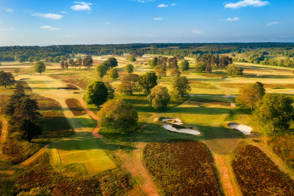 /content/dam/images/golfdigest/fullset/course-photos-for-places-to-play/3 Walton-Heath-Golf-Club-11th New and 10th New green.jpg