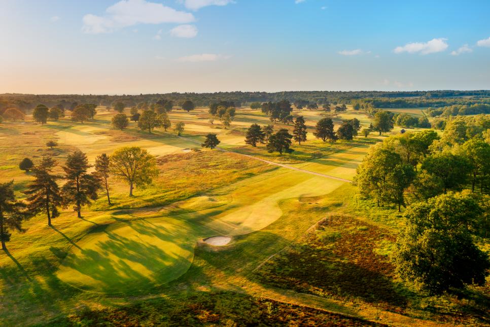 /content/dam/images/golfdigest/fullset/course-photos-for-places-to-play/3 Walton-Heath-Golf-Club-6th Old.jpg