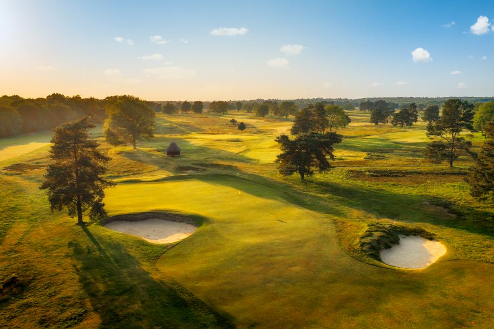 /content/dam/images/golfdigest/fullset/course-photos-for-places-to-play/4 Walton-Heath-Golf-Club-9th Old.jpg