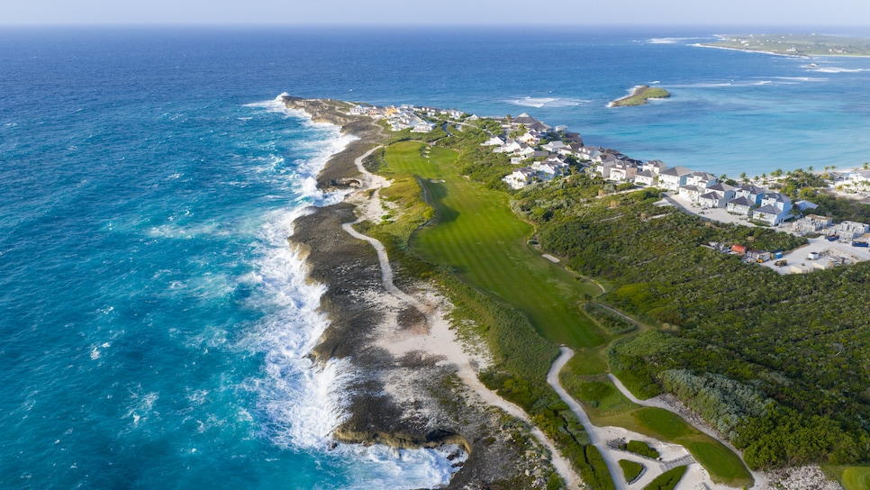 /content/dam/images/golfdigest/fullset/course-photos-for-places-to-play/Abaco Club 18th Hole Aerial .jpg