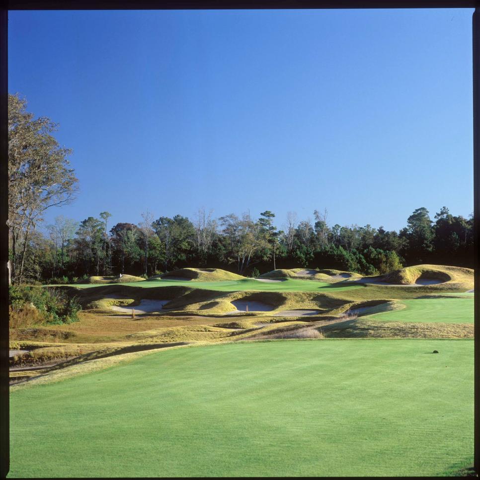 /content/dam/images/golfdigest/fullset/course-photos-for-places-to-play/Barefoot-Resort-Golf-Dye-Course-16-21016.JPG