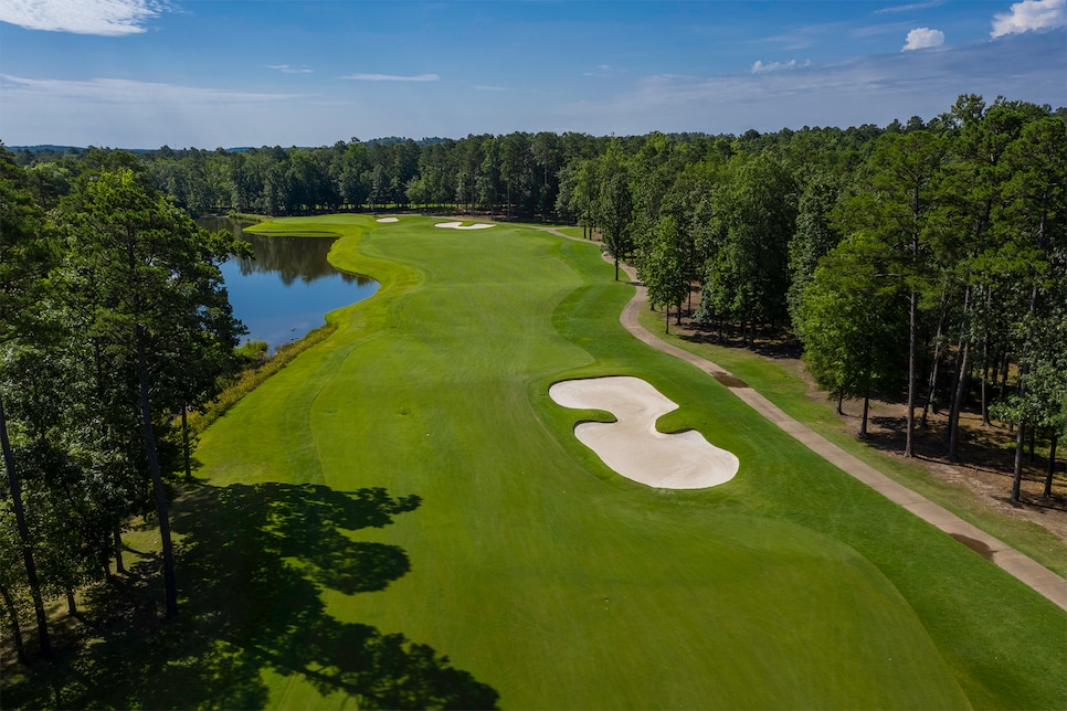 /content/dam/images/golfdigest/fullset/course-photos-for-places-to-play/Chenal-CC-Bear-Den-Hole15-Arkansas-20370.jpg