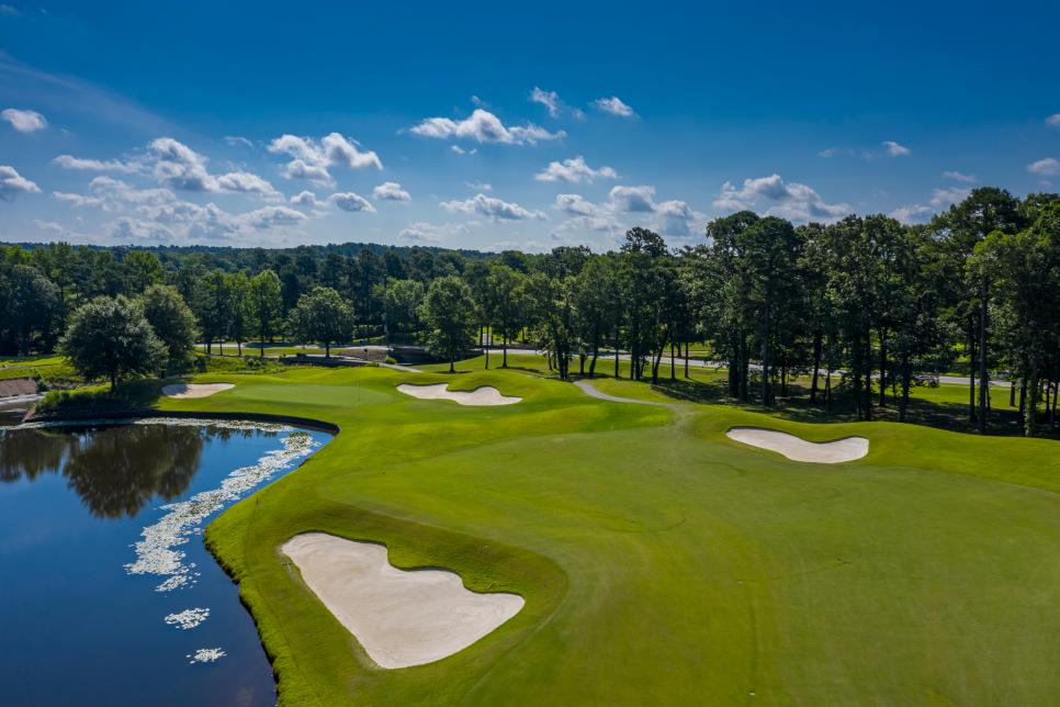 /content/dam/images/golfdigest/fullset/course-photos-for-places-to-play/Chenal-CC-Founders-Hole13-Arkansas-13551.jpg