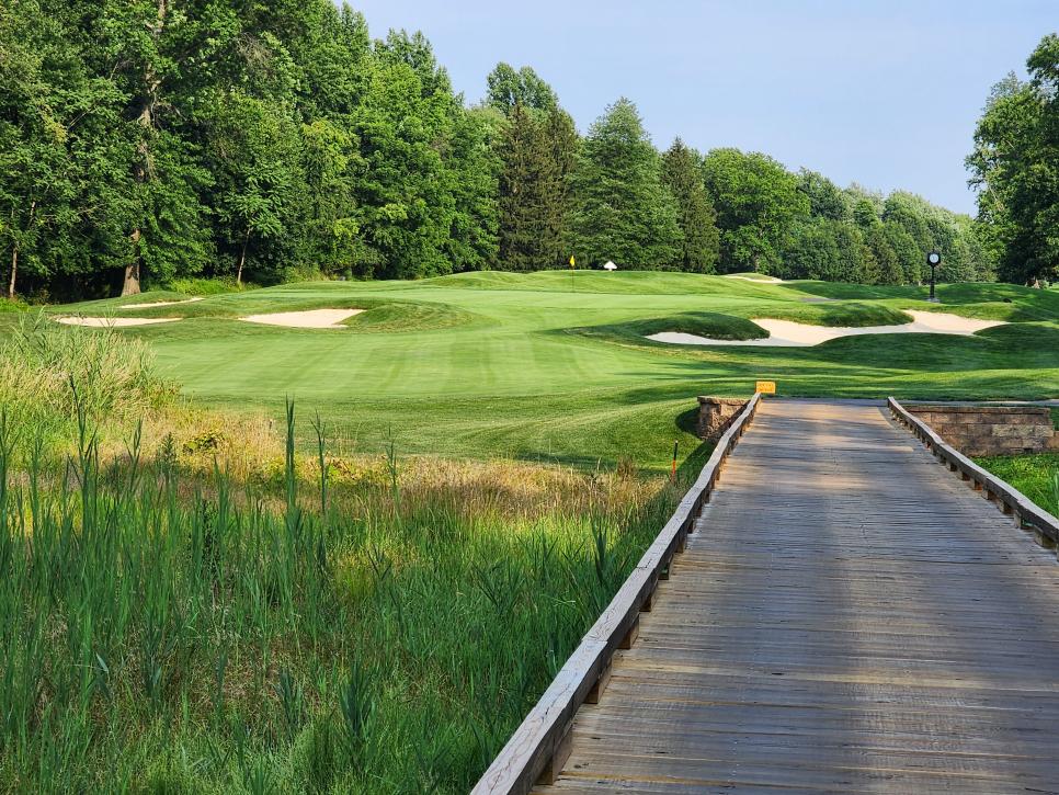 /content/dam/images/golfdigest/fullset/course-photos-for-places-to-play/Commonwealth-National-1-Pennsylvania-13507.jpg