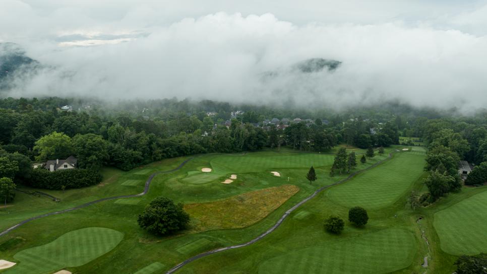 /content/dam/images/golfdigest/fullset/course-photos-for-places-to-play/Country-Club-of-Asheville-Fog-6764.jpg