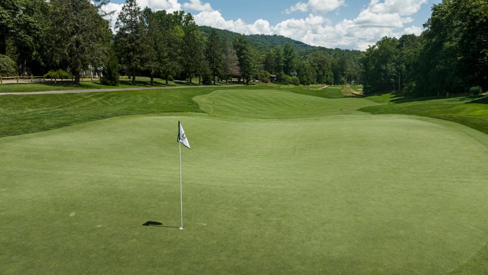/content/dam/images/golfdigest/fullset/course-photos-for-places-to-play/Country-Club-of-Asheville-Green-6764.jpg
