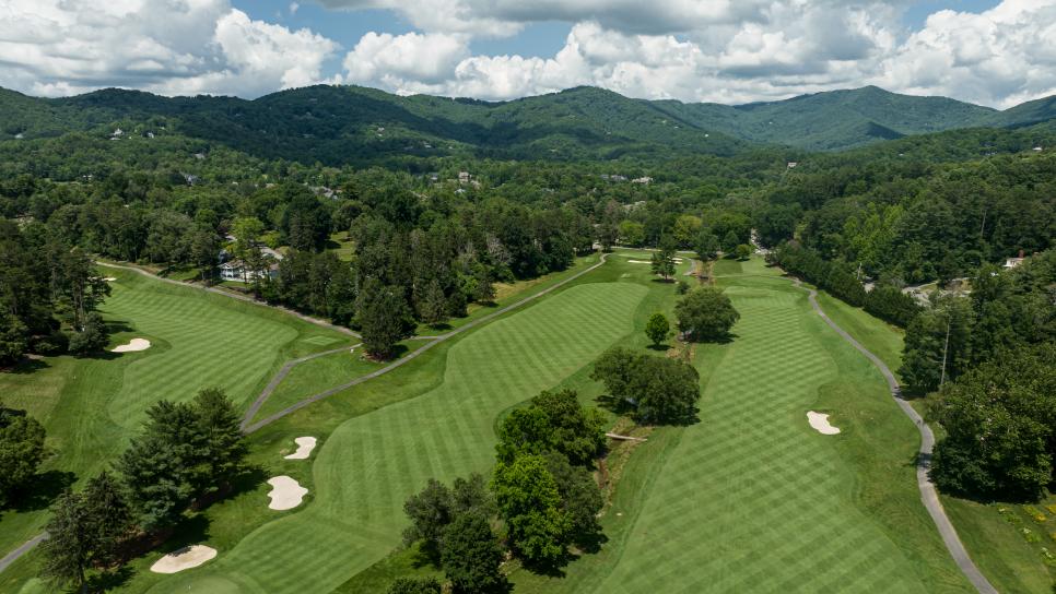 /content/dam/images/golfdigest/fullset/course-photos-for-places-to-play/Country-Club-of-Asheville-Mountains-6764.jpg