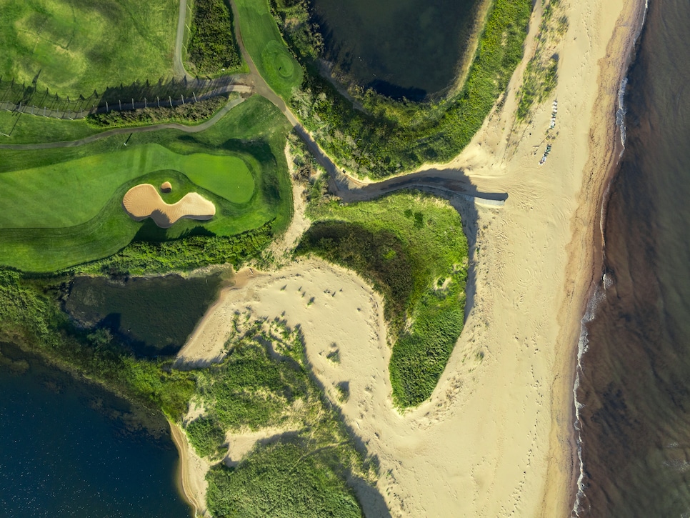 https://www.golfdigest.com/content/dam/images/golfdigest/fullset/course-photos-for-places-to-play/Crowbush-prince-edward-island-137.jpg