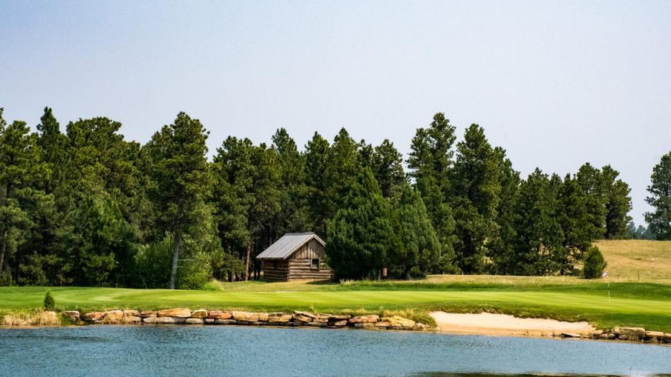 /content/dam/images/golfdigest/fullset/course-photos-for-places-to-play/Devils-Tower-cabin-Wyoming-17597.jpg