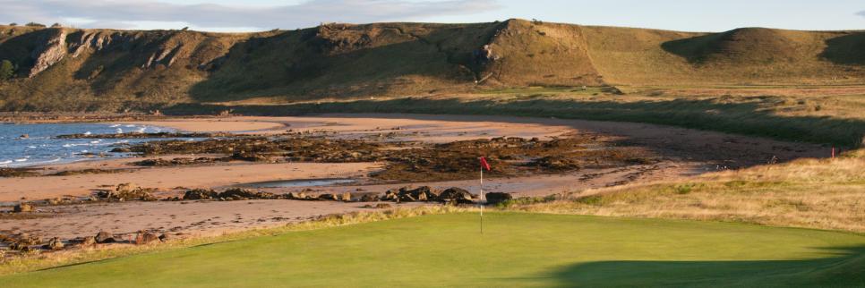 /content/dam/images/golfdigest/fullset/course-photos-for-places-to-play/Elie-11th-green-rocks.jpg