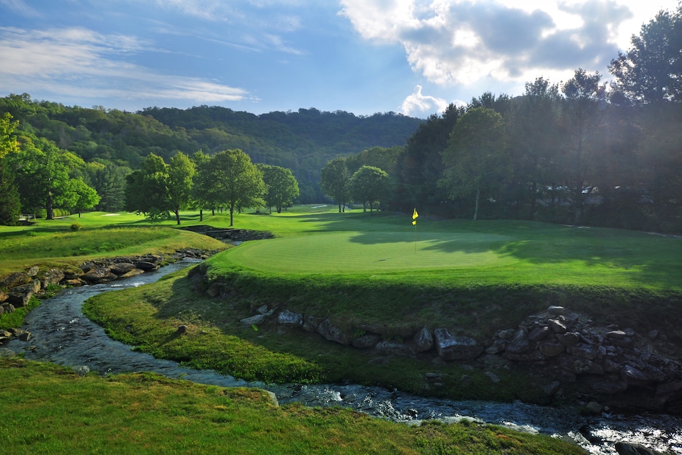 /content/dam/images/golfdigest/fullset/course-photos-for-places-to-play/Elk-River-Club-Hole13-North-Carolina-6792.jpg