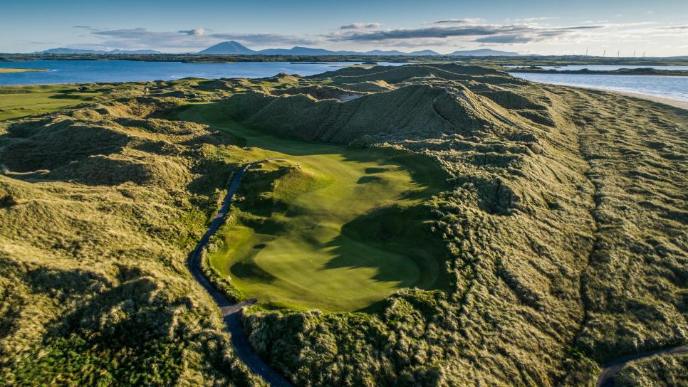 /content/dam/images/golfdigest/fullset/course-photos-for-places-to-play/Enniscrone Sligo  Ireland 3.jpg