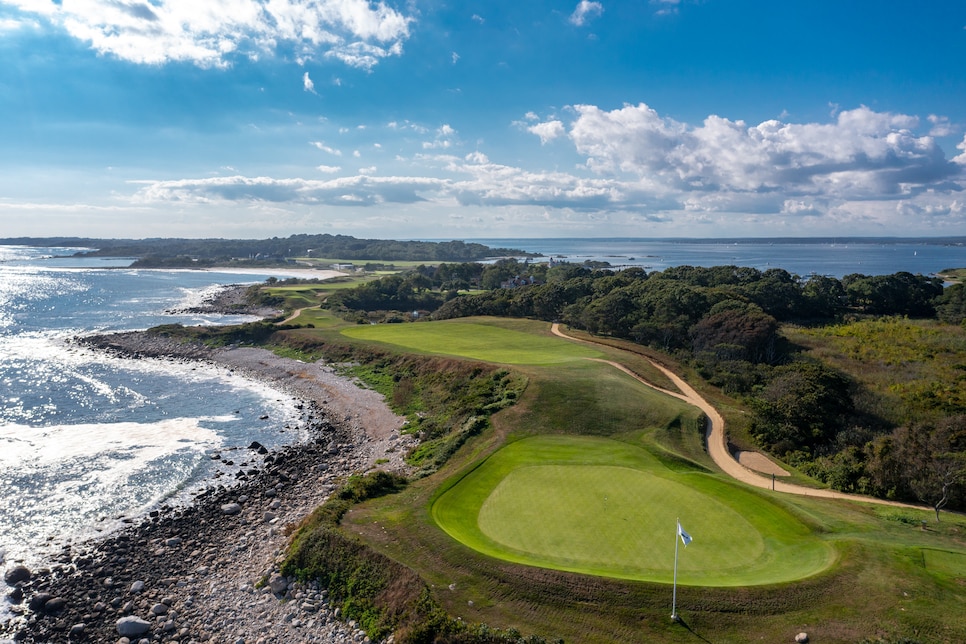 fishers-island-new-york-behind-four-green