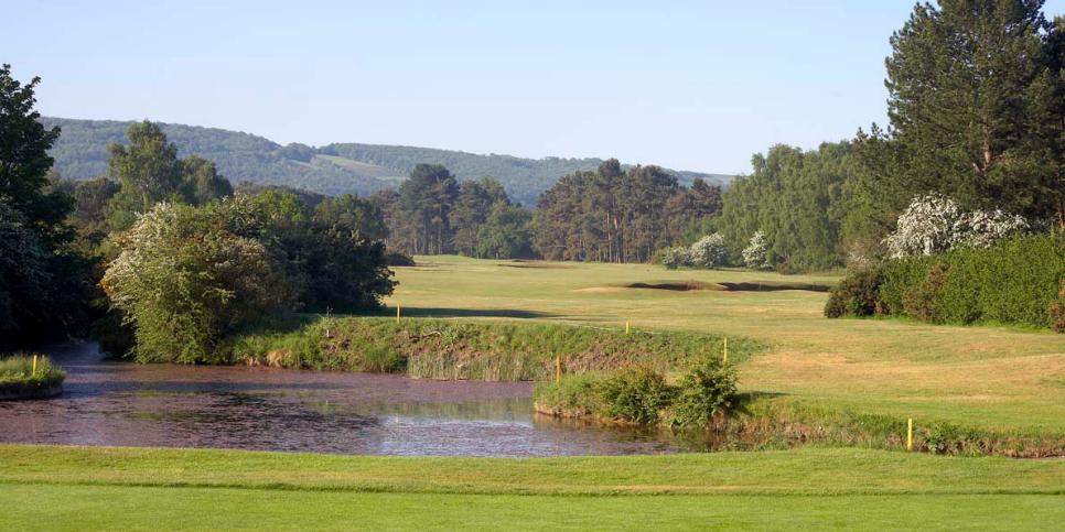 /content/dam/images/golfdigest/fullset/course-photos-for-places-to-play/Gaton england 4.jpg