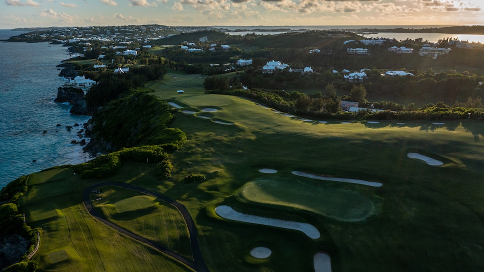 https://www.golfdigest.com/content/dam/images/golfdigest/fullset/course-photos-for-places-to-play/Hole 17 Green Hole 1 Fairway - Mid Ocean Club, Bermuda.jpg