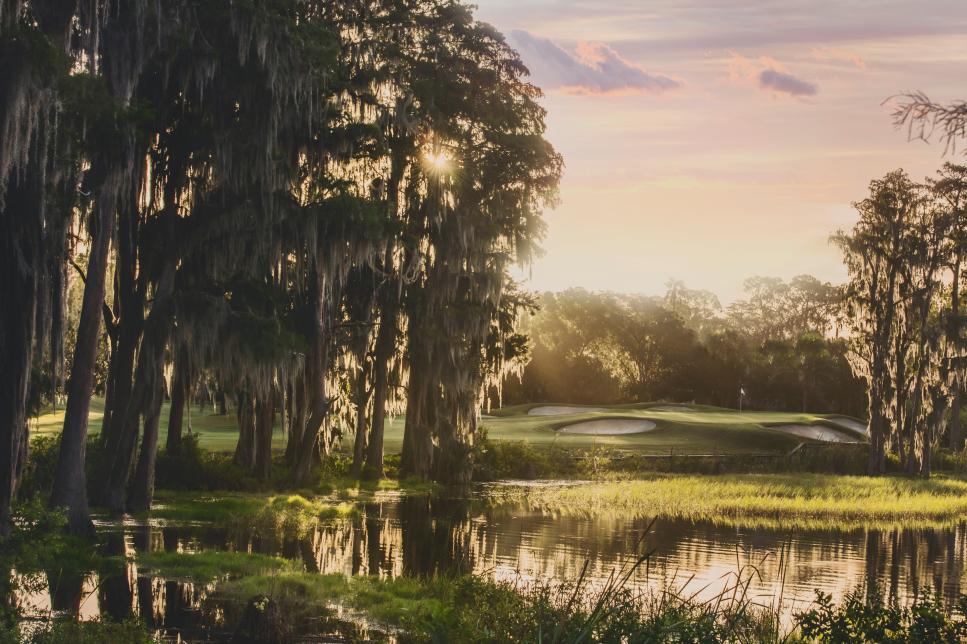 /content/dam/images/golfdigest/fullset/course-photos-for-places-to-play/Isleworth-Hole2-Florida-1952.JPG