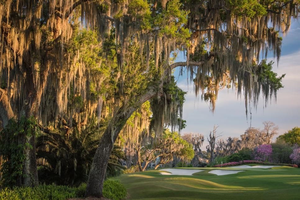 /content/dam/images/golfdigest/fullset/course-photos-for-places-to-play/Isleworth-Hole9-Florida-1952.jpg