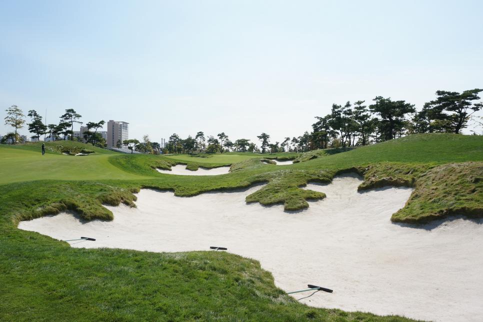 /content/dam/images/golfdigest/fullset/course-photos-for-places-to-play/Jack-Nicklaus-Golf-Club-South-Korea.jpg