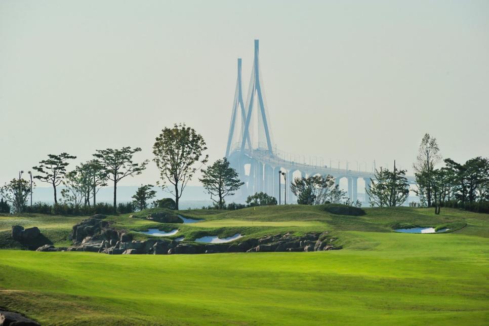 /content/dam/images/golfdigest/fullset/course-photos-for-places-to-play/Jack_Nicklaus_Golf_Course_South_Korea.jpeg