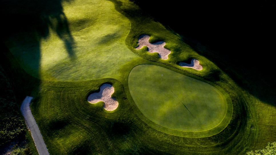 /content/dam/images/golfdigest/fullset/course-photos-for-places-to-play/Legend-Shanty-Creek-Aerial-5758.jpg