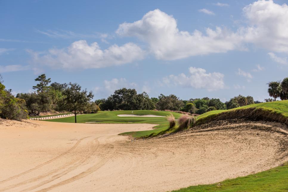/content/dam/images/golfdigest/fullset/course-photos-for-places-to-play/Moorings-Yacht-Golf-Club-Hawks-Nest-Sand-12520.JPG