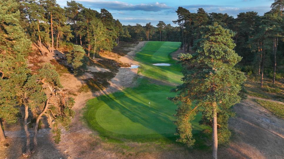 /content/dam/images/golfdigest/fullset/course-photos-for-places-to-play/Morfontaine_08AerialBack_0278.jpg